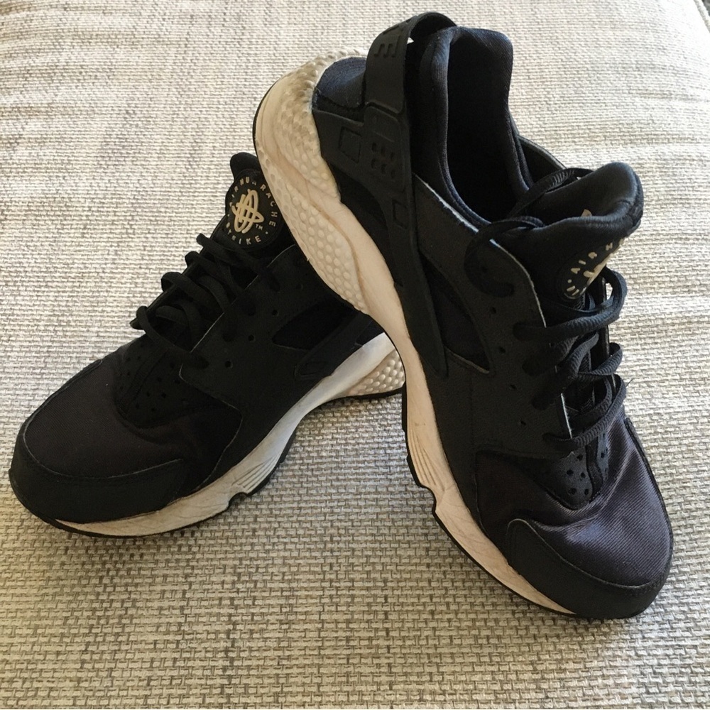 Nike Black and White Sneakers 9 black